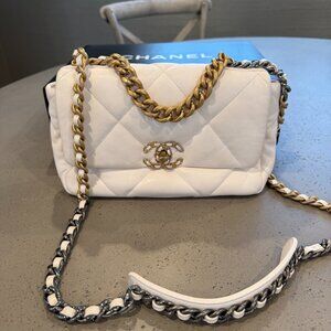 Chanel 19 Medium Flap Bag White / Gold / Silver